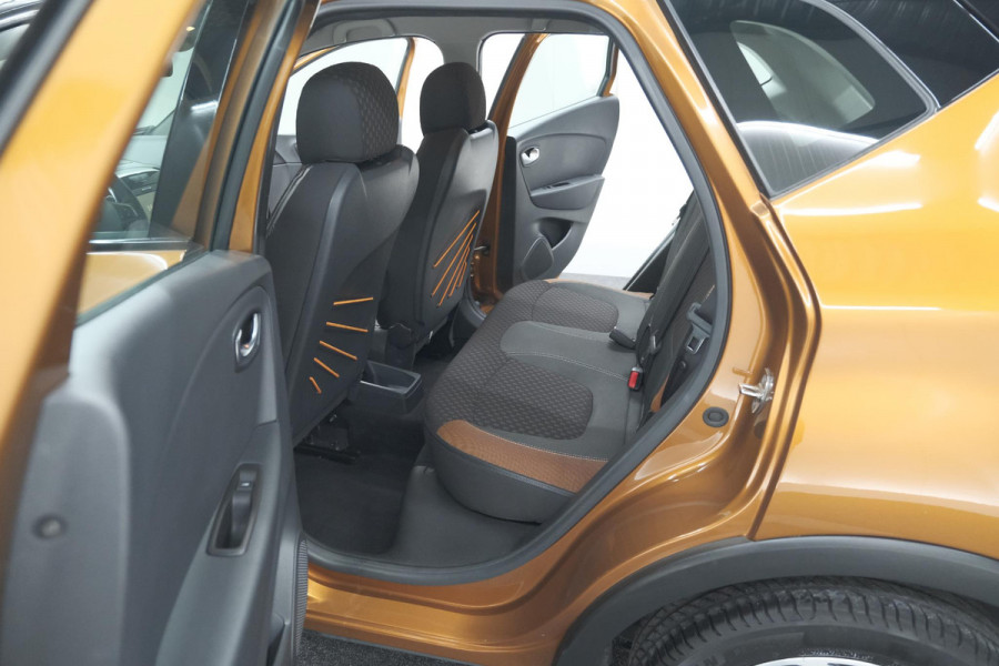 Renault Captur TCe 120 EDC Intens | Camera | Stoelverwarming | Navigatie | Parkeersensoren