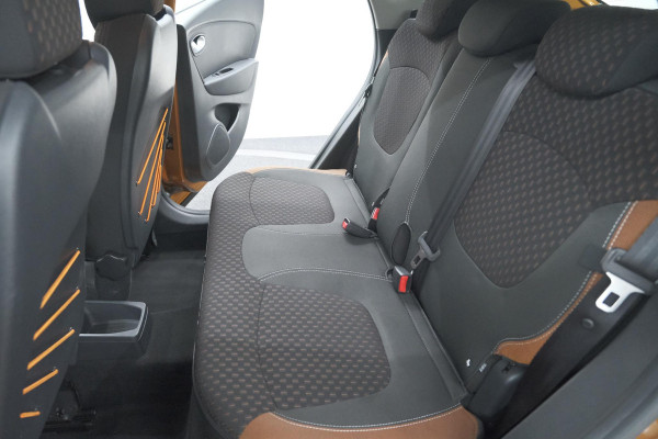 Renault Captur TCe 120 EDC Intens | Camera | Stoelverwarming | Navigatie | Parkeersensoren