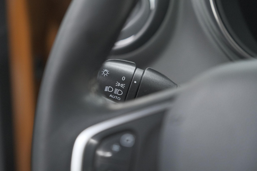 Renault Captur TCe 120 EDC Intens | Camera | Stoelverwarming | Navigatie | Parkeersensoren