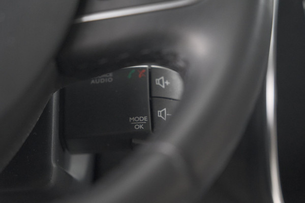 Renault Captur TCe 120 EDC Intens | Camera | Stoelverwarming | Navigatie | Parkeersensoren