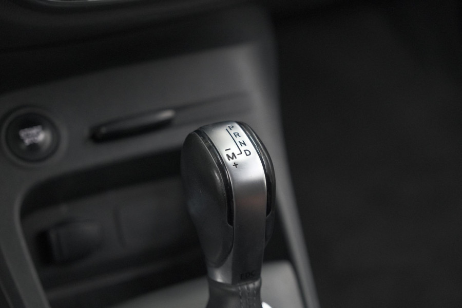 Renault Captur TCe 120 EDC Intens | Camera | Stoelverwarming | Navigatie | Parkeersensoren