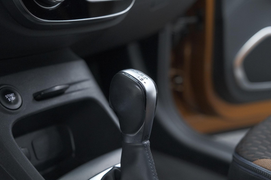 Renault Captur TCe 120 EDC Intens | Camera | Stoelverwarming | Navigatie | Parkeersensoren