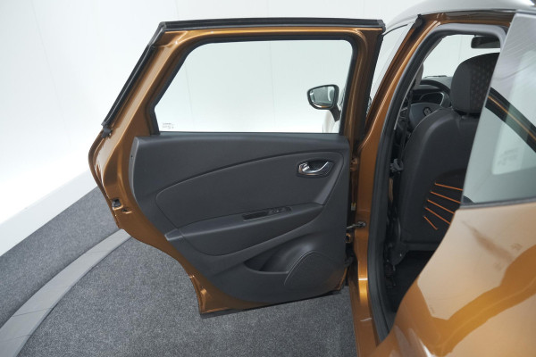 Renault Captur TCe 120 EDC Intens | Camera | Stoelverwarming | Navigatie | Parkeersensoren