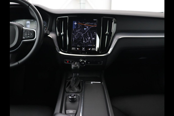 Volvo V60 2.0 T5 Momentum | 1e eigenaar | Leder | Trekhaak | Adaptive cruise | Stoelverwarming | Carplay | Navigatie | 18'' | Climate control | Parkeerhulp