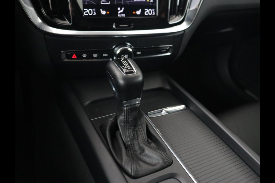 Volvo V60 2.0 T5 Momentum | 1e eigenaar | Leder | Trekhaak | Adaptive cruise | Stoelverwarming | Carplay | Navigatie | 18'' | Climate control | Parkeerhulp