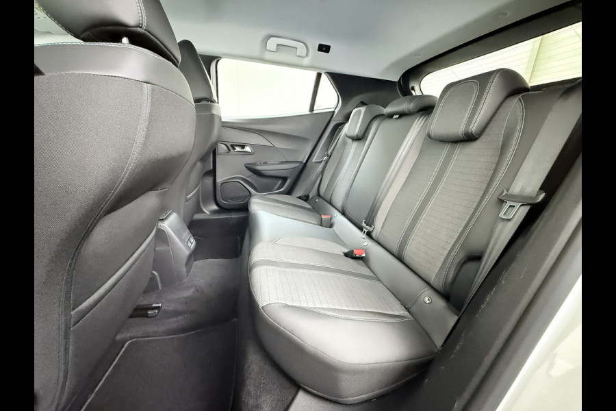 Peugeot e-2008 EV Allure Pack 50kWh SOH 89% Navi* Ecc 360°Camera Apple Carplay Android Auto Cruise Control Lmv 17" Led Keyless Privacy Glas Rijstrooksensor 1e Eigenaar Origineel Nederlandse Auto