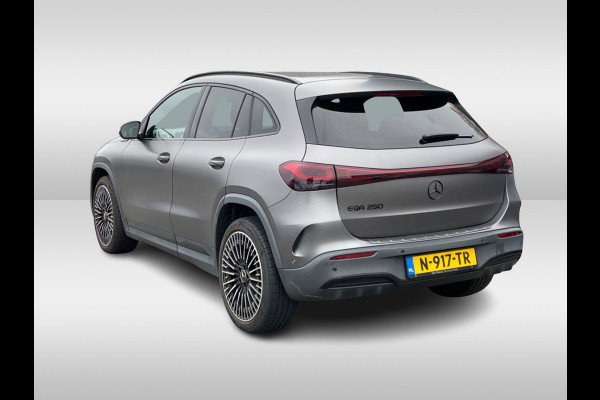 Mercedes-Benz EQA 250 Business Solution AMG 67 kWh / Panoramadak / Camera / Head-up / Memory Seats / Burmester / 20'' / Sfeerverlichting / CarPlay / Stoelverwarming / Dodehoek / Cruise Control