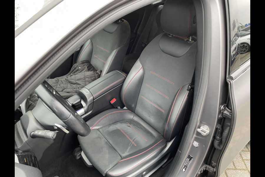Mercedes-Benz EQA 250 Business Solution AMG 67 kWh / Panoramadak / Camera / Head-up / Memory Seats / Burmester / 20'' / Sfeerverlichting / CarPlay / Stoelverwarming / Dodehoek / Cruise Control