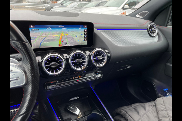Mercedes-Benz EQA 250 Business Solution AMG 67 kWh / Panoramadak / Camera / Head-up / Memory Seats / Burmester / 20'' / Sfeerverlichting / CarPlay / Stoelverwarming / Dodehoek / Cruise Control