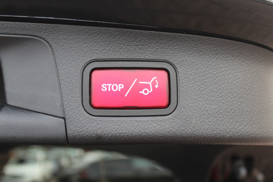 Mercedes-Benz EQA 250 Business Solution AMG 67 kWh / Panoramadak / Camera / Head-up / Memory Seats / Burmester / 20'' / Sfeerverlichting / CarPlay / Stoelverwarming / Dodehoek / Cruise Control