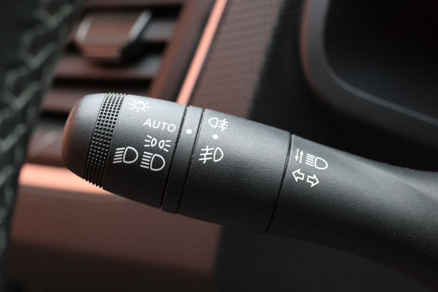 Renault Trafic 2.0 dCi 170 PK L2H1 DC | CarPlay | Camera | Navigatie | LED Koplampen | Climate control | Trekhaak | Cruise control | 5-Zitter | Nieuwe APK | NAP Logisch