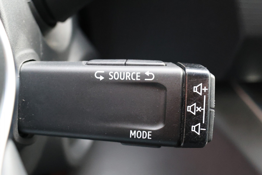 Renault Trafic 2.0 dCi 170 PK L2H1 DC | CarPlay | Camera | Navigatie | LED Koplampen | Climate control | Trekhaak | Cruise control | 5-Zitter | Nieuwe APK | NAP Logisch