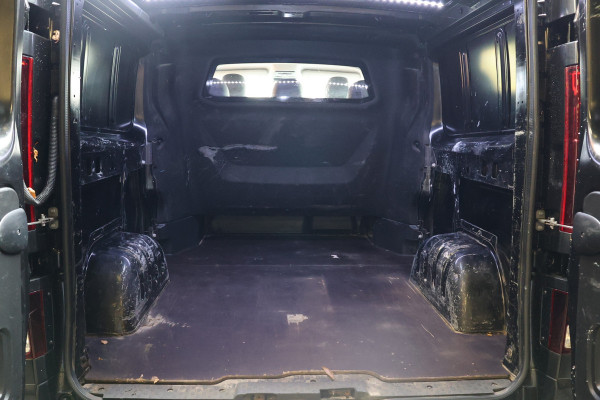 Renault Trafic 2.0 dCi 170 PK L2H1 DC | CarPlay | Camera | Navigatie | LED Koplampen | Climate control | Trekhaak | Cruise control | 5-Zitter | Nieuwe APK | NAP Logisch