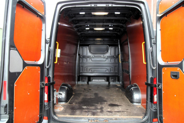 Volkswagen Crafter 35 2.0 TDI L3H3 140PK / Trekhaak / Camera / 3000 trekgewicht