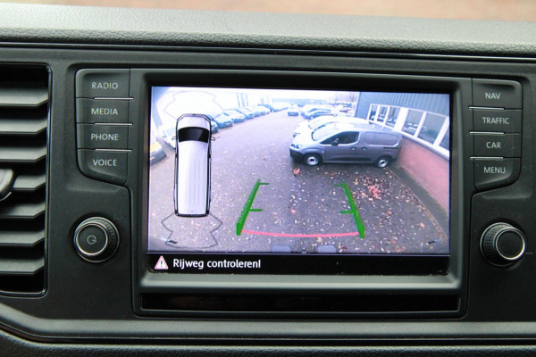 Volkswagen Crafter 35 2.0 TDI L3H3 140PK / Trekhaak / Camera / 3000 trekgewicht