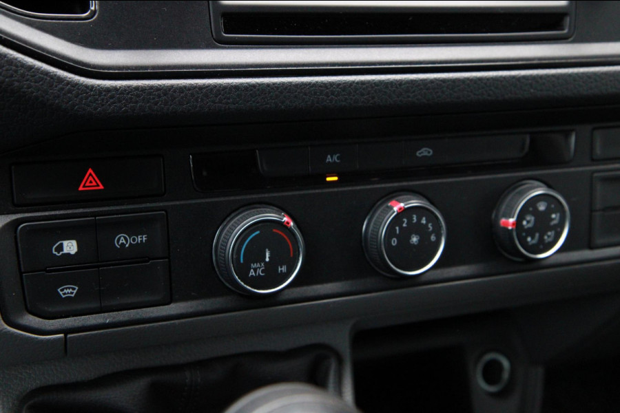 Volkswagen Crafter 35 2.0 TDI L3H3 140PK / Trekhaak / Camera / 3000 trekgewicht