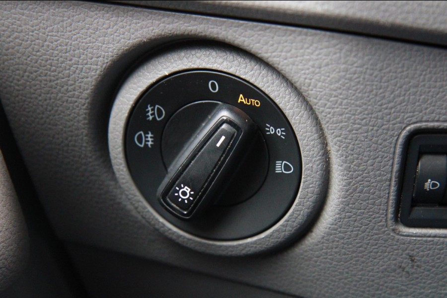 Volkswagen Crafter 35 2.0 TDI L3H3 140PK / Trekhaak / Camera / 3000 trekgewicht