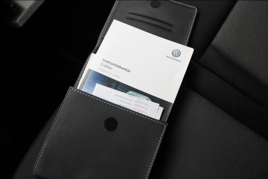 Volkswagen Crafter 35 2.0 TDI L3H3 140PK / Trekhaak / Camera / 3000 trekgewicht