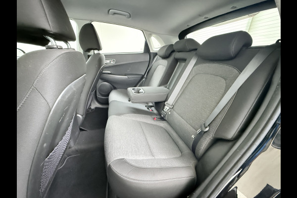 Hyundai Kona EV 64kWh SOH 100% Warmtepomp Head Up Display Adap.Cruise Navi Ecc Camera Apple Carplay Android Auto Pdc Fashion Lane Assist Dodehoekwaarschuwing Keyless Privacy Glas DAB FCA 1e Eigenaar Origineel Nederlandse Auto