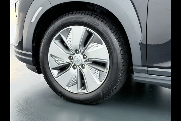 Hyundai Kona EV 64kWh SOH 100% Warmtepomp Head Up Display Adap.Cruise Navi Ecc Camera Apple Carplay Android Auto Pdc Fashion Lane Assist Dodehoekwaarschuwing Keyless Privacy Glas DAB FCA 1e Eigenaar Origineel Nederlandse Auto