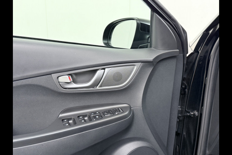 Hyundai Kona EV 64kWh SOH 100% Warmtepomp Head Up Display Adap.Cruise Navi Ecc Camera Apple Carplay Android Auto Pdc Fashion Lane Assist Dodehoekwaarschuwing Keyless Privacy Glas DAB FCA 1e Eigenaar Origineel Nederlandse Auto