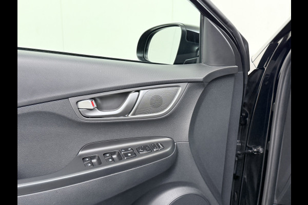 Hyundai Kona EV 64kWh SOH 100% Warmtepomp Head Up Display Adap.Cruise Navi Ecc Camera Apple Carplay Android Auto Pdc Fashion Lane Assist Dodehoekwaarschuwing Keyless Privacy Glas DAB FCA 1e Eigenaar Origineel Nederlandse Auto
