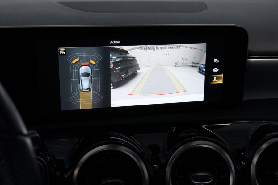 Mercedes-Benz A-Klasse 200 AMG Automaat 163 PK | Pano-dak | Widescreen | Stoelverwarming | Camera | Led | Pdc |