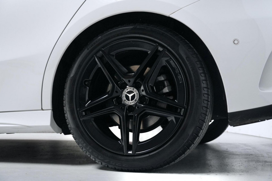 Mercedes-Benz A-Klasse 200 AMG Automaat 163 PK | Pano-dak | Widescreen | Stoelverwarming | Camera | Led | Pdc |