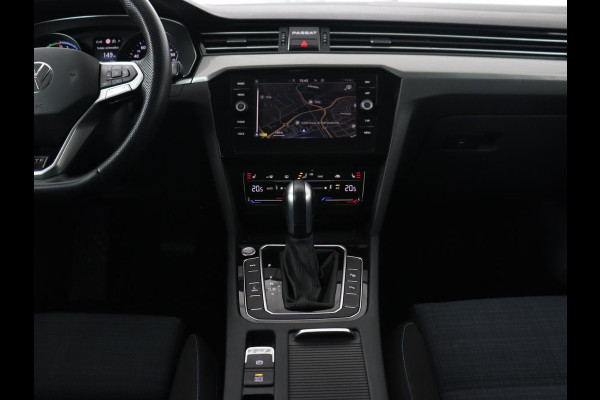 Volkswagen Passat 1.4 TSI PHEV GTE | Stoelverwarming | Massage | Carplay | Navigatie | Matrix LED | Camera | Park Assist | Adaptive cruise | Side Assist | Plug In