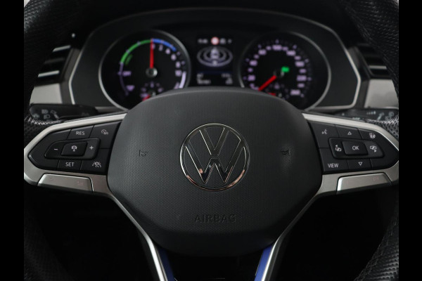 Volkswagen Passat 1.4 TSI PHEV GTE | Stoelverwarming | Massage | Carplay | Navigatie | Matrix LED | Camera | Park Assist | Adaptive cruise | Side Assist | Plug In