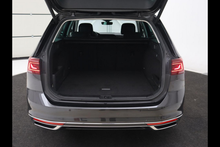Volkswagen Passat 1.4 TSI PHEV GTE | Stoelverwarming | Massage | Carplay | Navigatie | Matrix LED | Camera | Park Assist | Adaptive cruise | Side Assist | Plug In