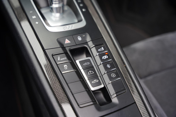 Porsche 911 991 Cabriolet 3.0 Carrera GTS Nato Green Burmester Lifting