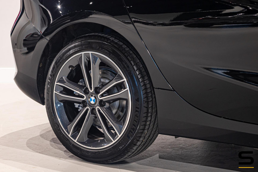 BMW 1-serie 118i Business Edition|NAP|Stoel & stuur verwarming