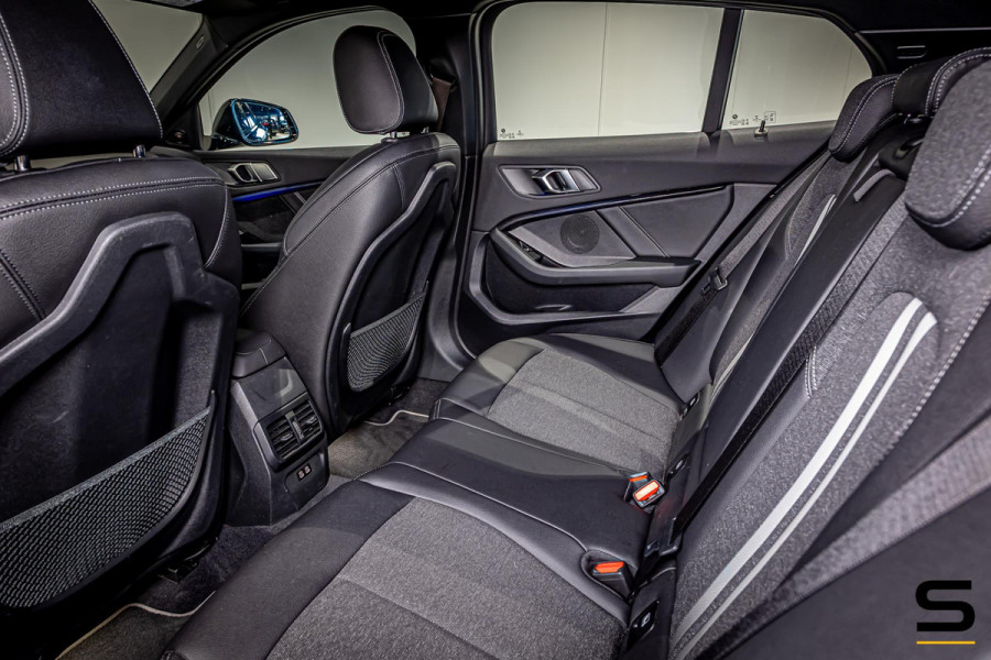 BMW 1-serie 118i Business Edition|NAP|Stoel & stuur verwarming
