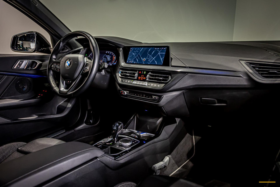 BMW 1-serie 118i Business Edition|NAP|Stoel & stuur verwarming