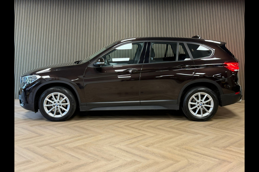 BMW X1 SDrive18i High Executive Edition AUT. NAVIGATIE CAMERA PDC CRUISE KEYLESS-GO STOELVERWARMING
