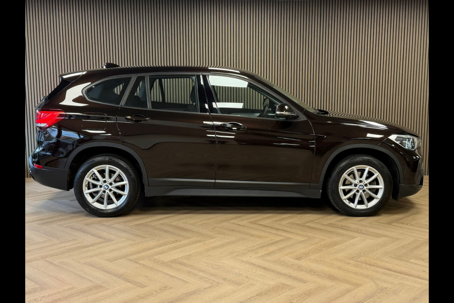 BMW X1 SDrive18i High Executive Edition AUT. NAVIGATIE CAMERA PDC CRUISE KEYLESS-GO STOELVERWARMING