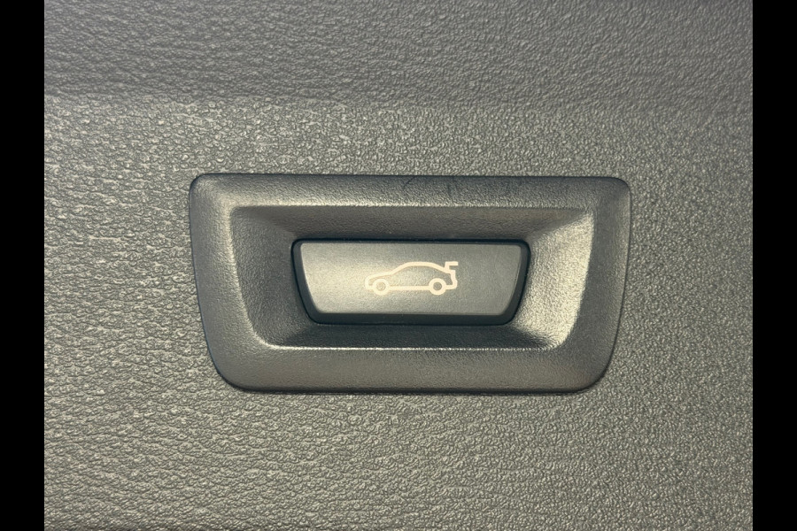 BMW X1 SDrive18i High Executive Edition AUT. NAVIGATIE CAMERA PDC CRUISE KEYLESS-GO STOELVERWARMING