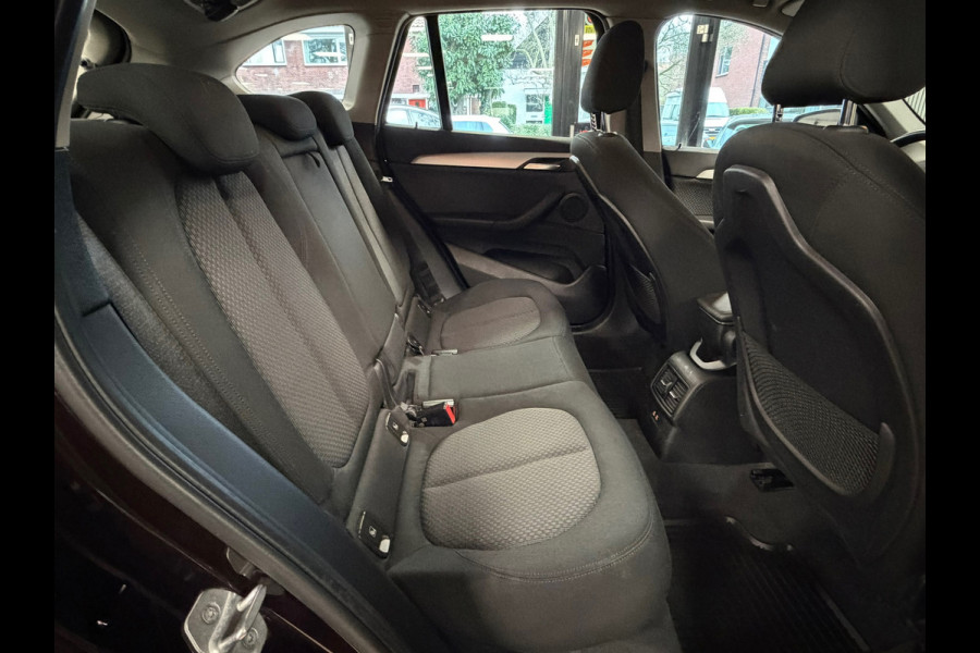 BMW X1 SDrive18i High Executive Edition AUT. NAVIGATIE CAMERA PDC CRUISE KEYLESS-GO STOELVERWARMING