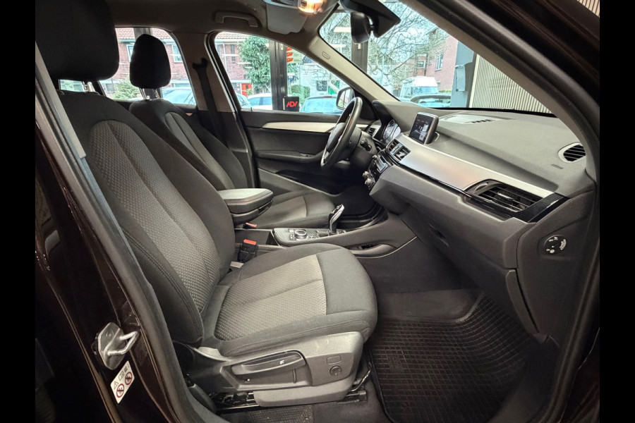BMW X1 SDrive18i High Executive Edition AUT. NAVIGATIE CAMERA PDC CRUISE KEYLESS-GO STOELVERWARMING