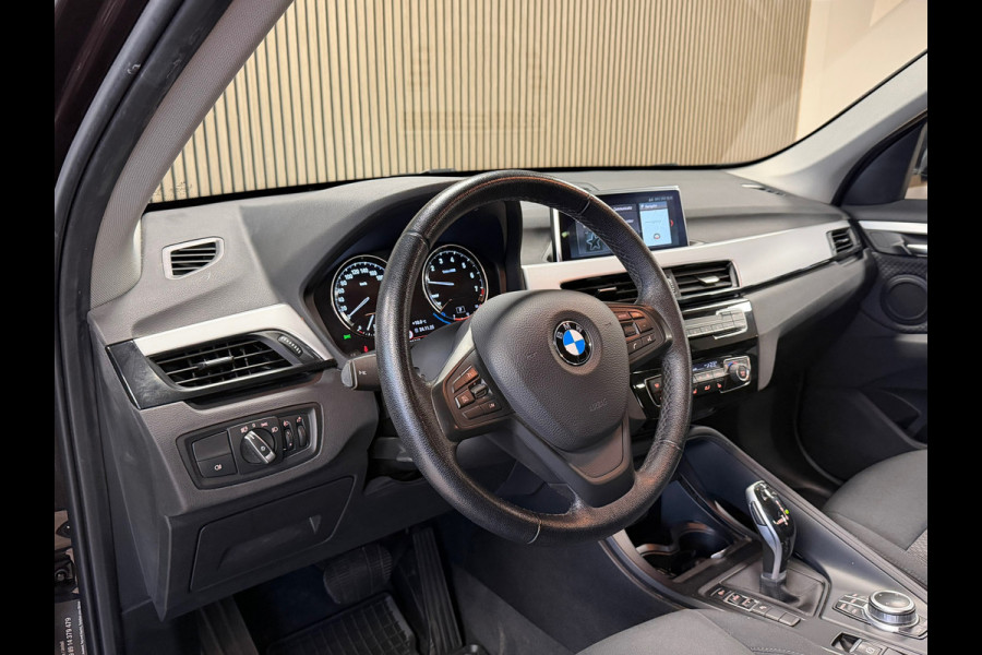BMW X1 SDrive18i High Executive Edition AUT. NAVIGATIE CAMERA PDC CRUISE KEYLESS-GO STOELVERWARMING