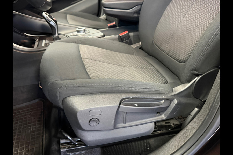 BMW X1 SDrive18i High Executive Edition AUT. NAVIGATIE CAMERA PDC CRUISE KEYLESS-GO STOELVERWARMING