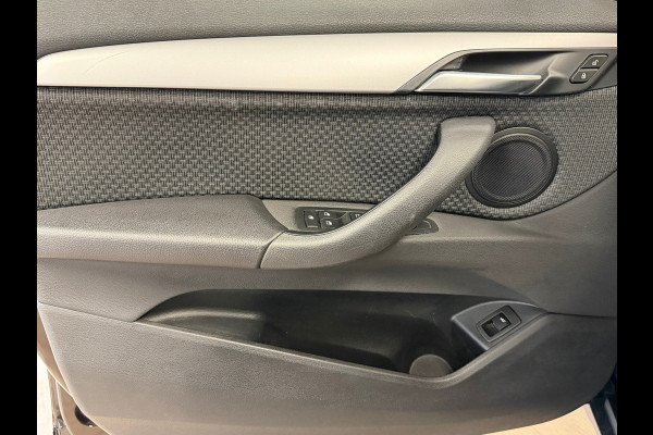 BMW X1 SDrive18i High Executive Edition AUT. NAVIGATIE CAMERA PDC CRUISE KEYLESS-GO STOELVERWARMING