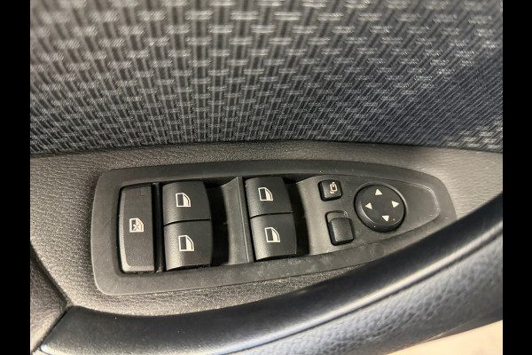 BMW X1 SDrive18i High Executive Edition AUT. NAVIGATIE CAMERA PDC CRUISE KEYLESS-GO STOELVERWARMING