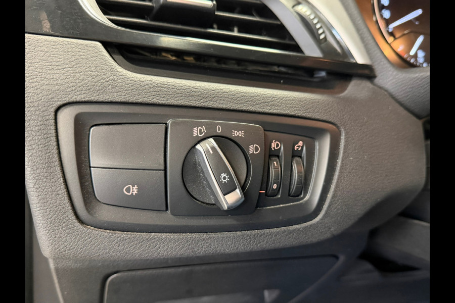BMW X1 SDrive18i High Executive Edition AUT. NAVIGATIE CAMERA PDC CRUISE KEYLESS-GO STOELVERWARMING