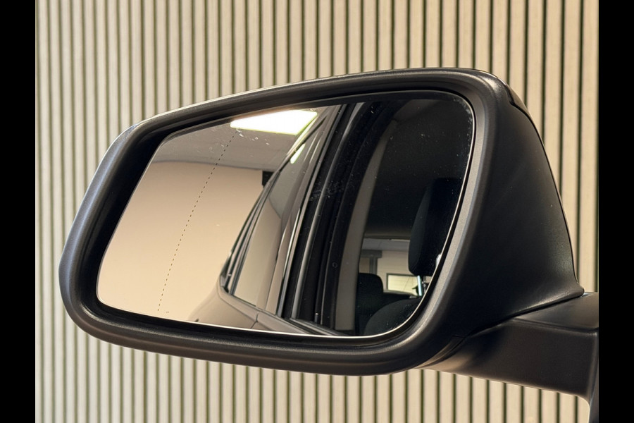 BMW X1 SDrive18i High Executive Edition AUT. NAVIGATIE CAMERA PDC CRUISE KEYLESS-GO STOELVERWARMING