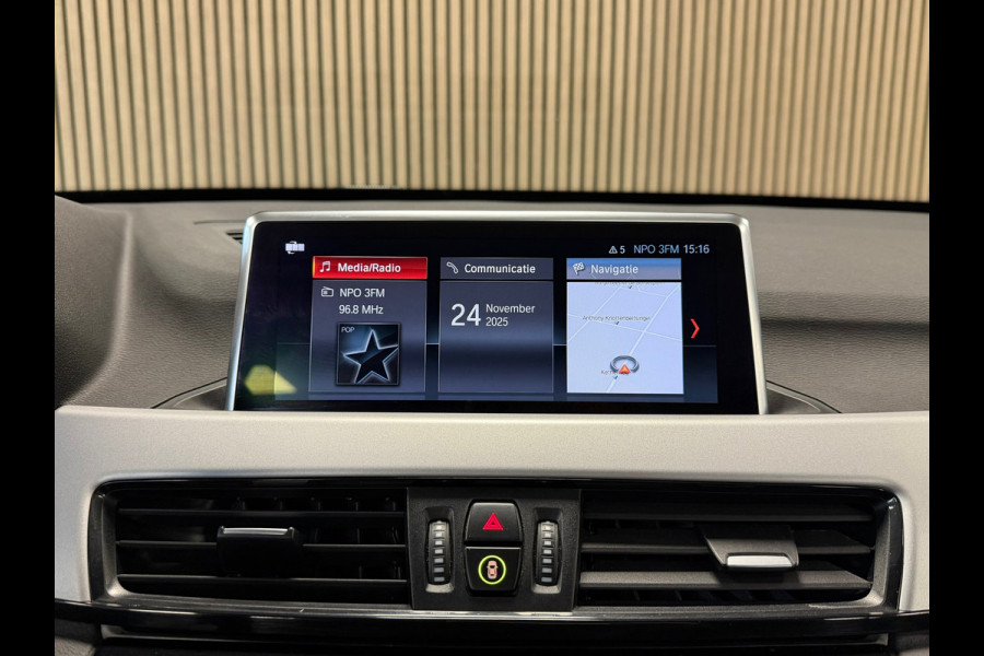 BMW X1 SDrive18i High Executive Edition AUT. NAVIGATIE CAMERA PDC CRUISE KEYLESS-GO STOELVERWARMING