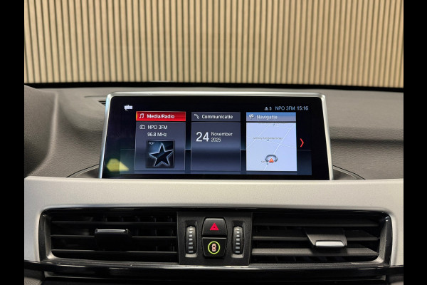 BMW X1 SDrive18i High Executive Edition AUT. NAVIGATIE CAMERA PDC CRUISE KEYLESS-GO STOELVERWARMING