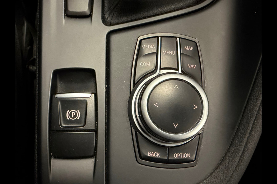 BMW X1 SDrive18i High Executive Edition AUT. NAVIGATIE CAMERA PDC CRUISE KEYLESS-GO STOELVERWARMING