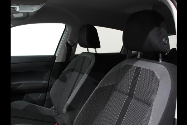 Volkswagen Polo 1.0 TSI 110pk Highline Plus DSG | Apple Carplay/Android Auto | Dab | Parkeer sensoren | Extra Getint Glas | Adaptive Cruise Control